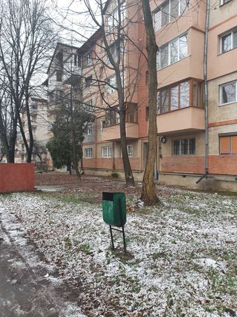 Vand apartament cu 2 camere zona Lugoj