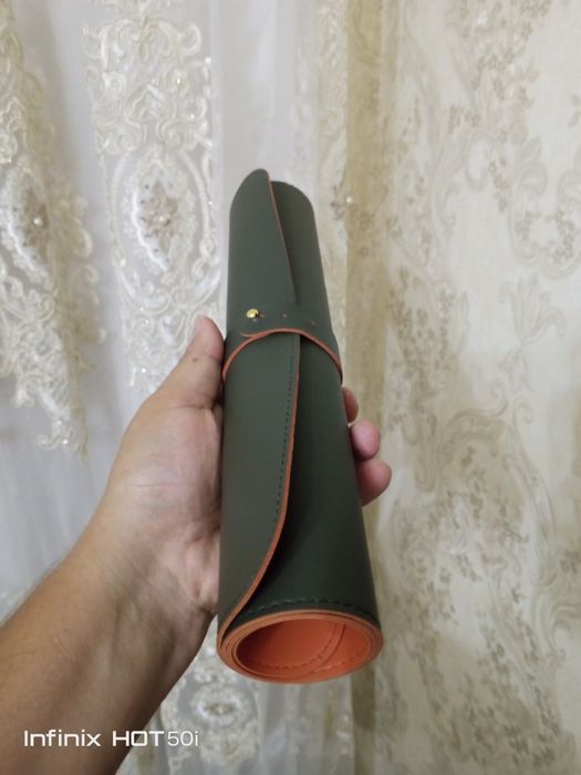 Кожаный коврик сотилади