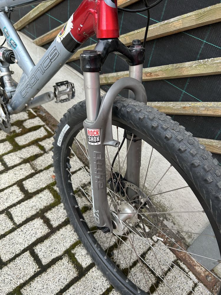 Bicicleta full suspension