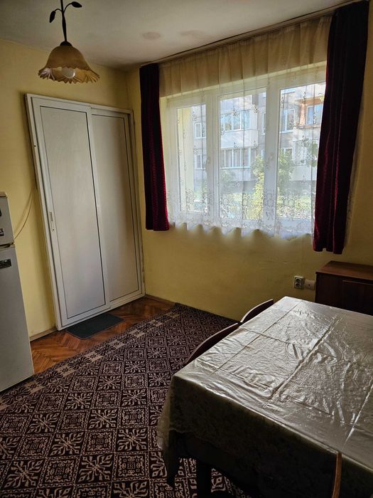 Давам под наем 38 кв./м гарсониера(боксониера). Наем 585 лв.(300 евро)