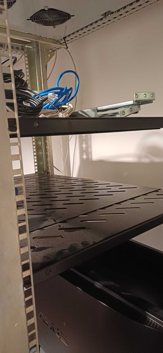 Vand rack metalic fara roti networking