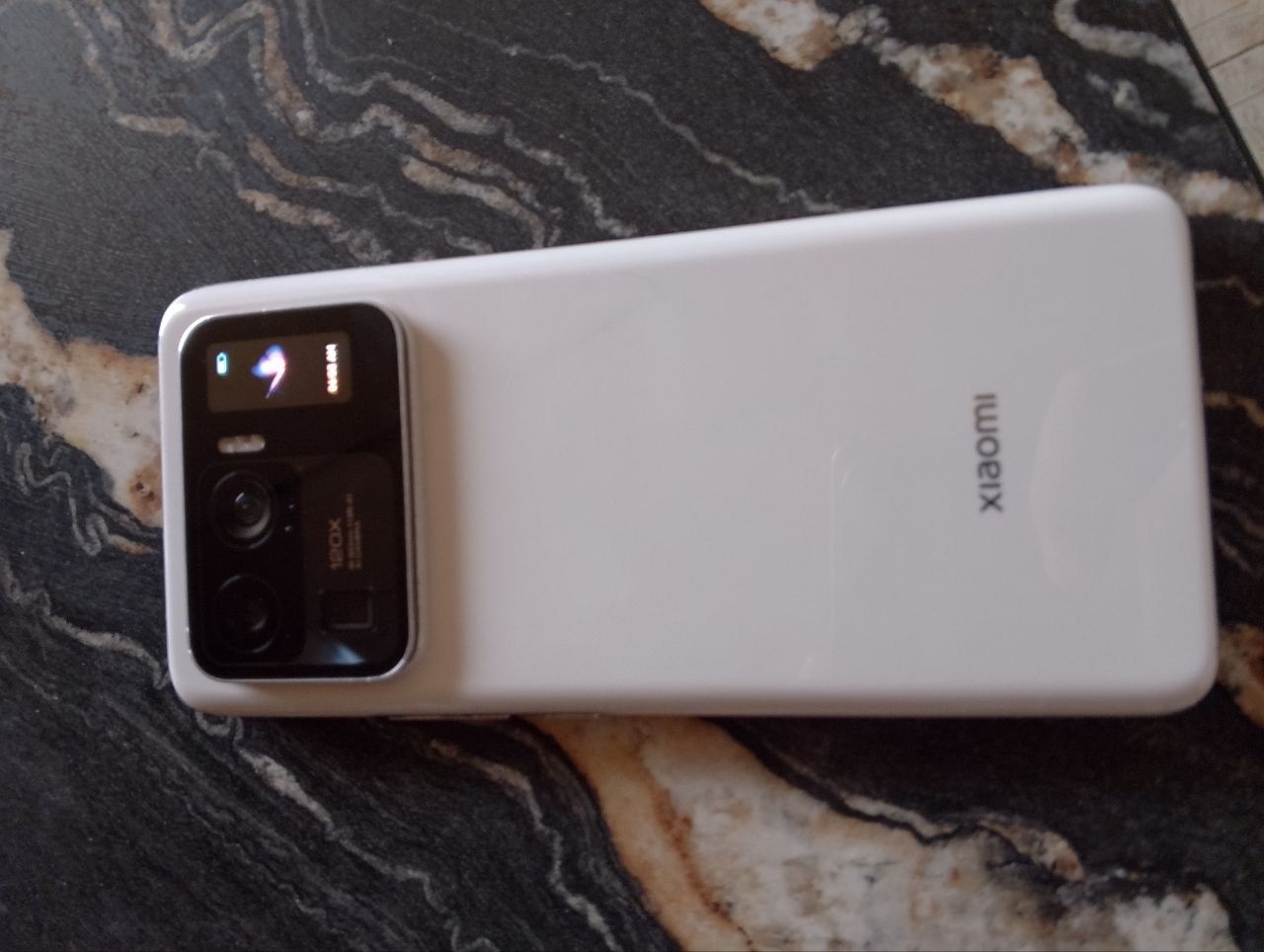Xiaomi 11 Ultra noyob telefon sotiladi