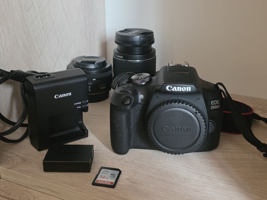 Canon EOS 2000D + аксесоари