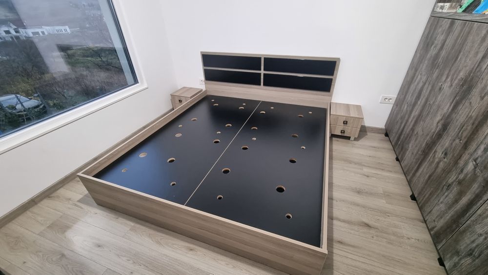 Pat dormitor 180x200 cu 2 noptiere