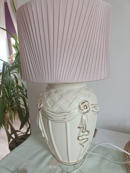 Veioza masivă frumoasă