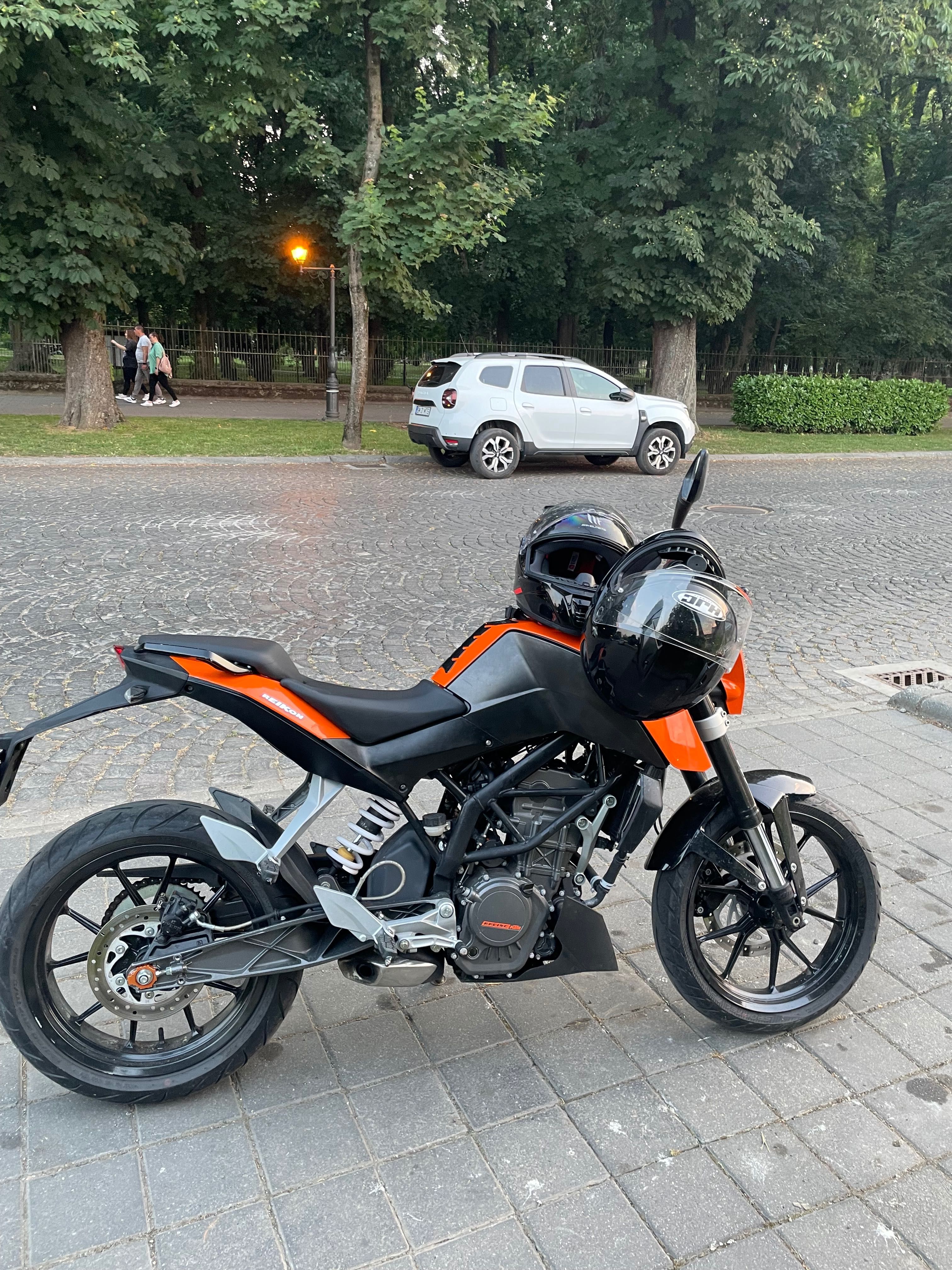 Vând sau schimb Ktm duke 125