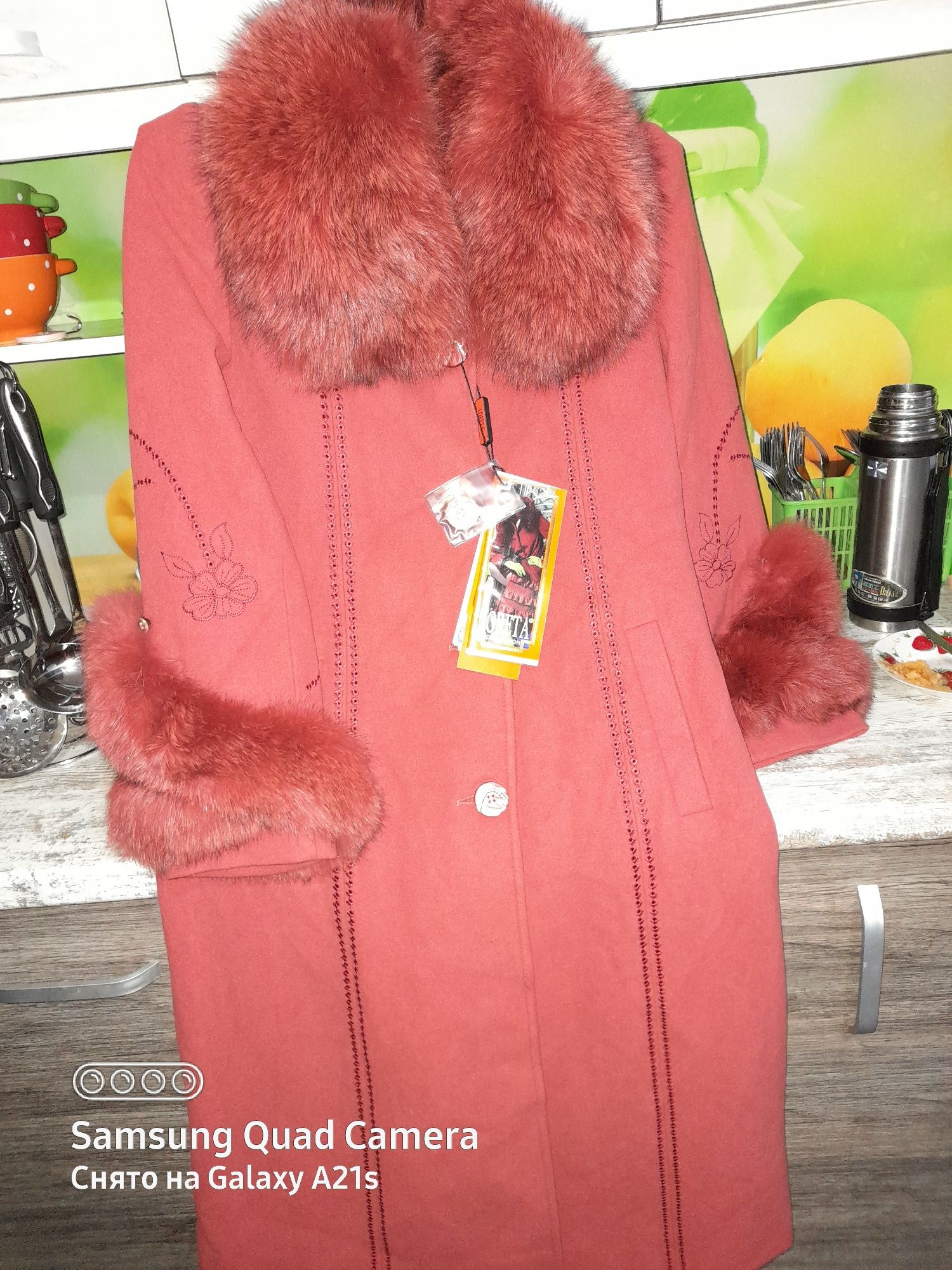 продаю зимние пальто новые