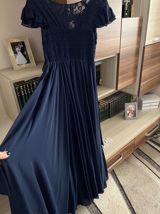 Rochie lunga de culoare bleumarin cu dantela