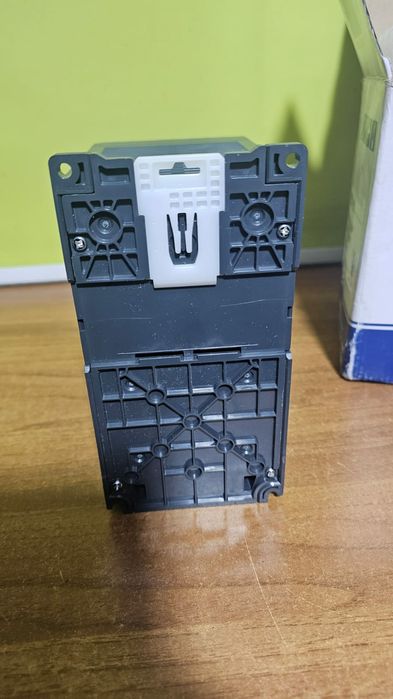 Invertor de frecvență trifazat LSL V0008G 100-4EOFN