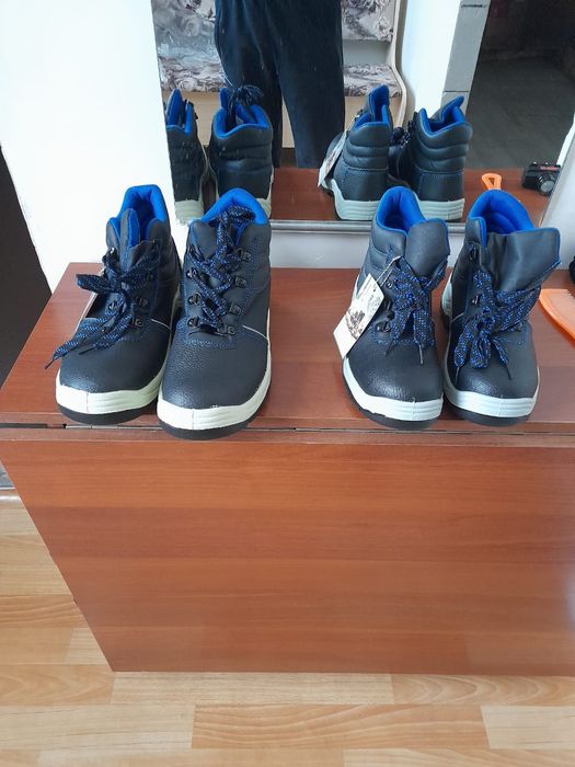 Продам обувь. Мужской. Размер 38 и 42. По 7 000 ₸ Аяқ-киім сатамын.