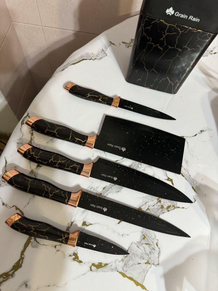 Набор ножей прустичкий новые