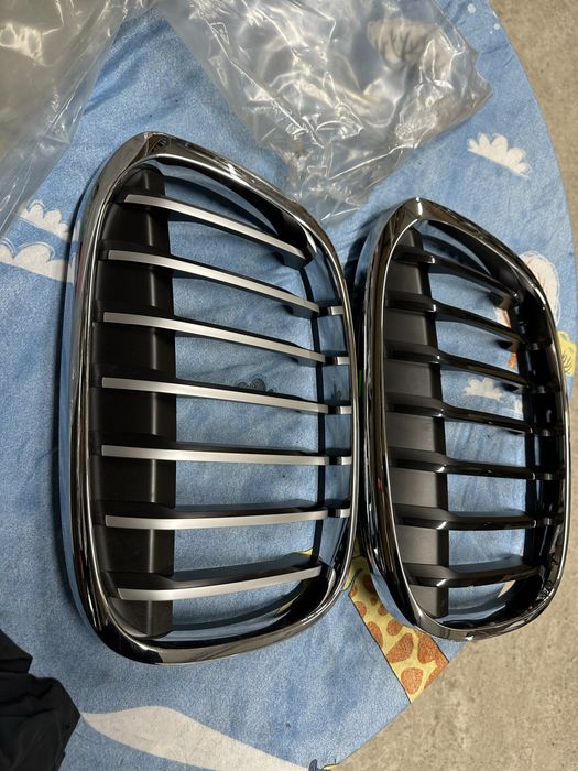 Grilă stânga bară față bmw x1.f48.cod:7354823.