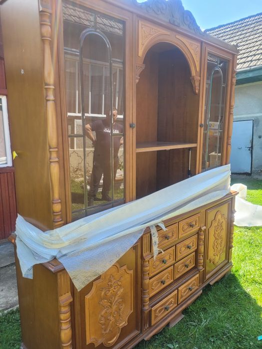 Mobila veche din lemn masiv Oferta