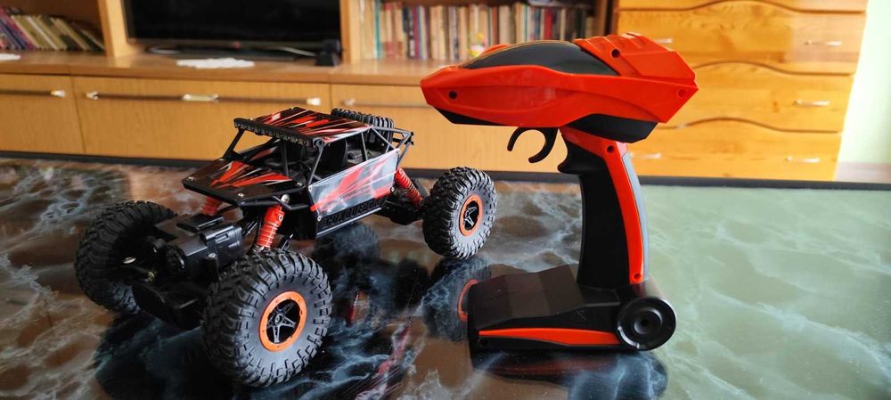 Продавам детска играчка-бъги с дистанционно