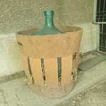 Vand damigene de 50 L cu cos de  protectie