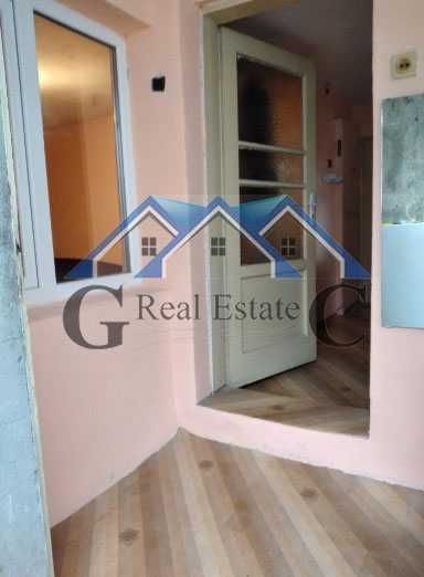 Дава се под наем Едностаен апартамент в Варна, Цветен квартал - 35 кв.м за 204 € - Снимка #2