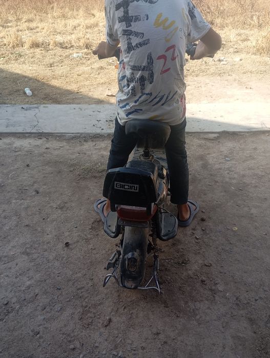 Скутер сотилади янги