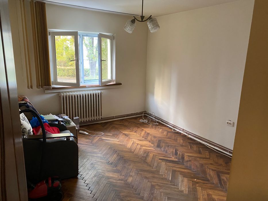 Vând garsonieră decomandată