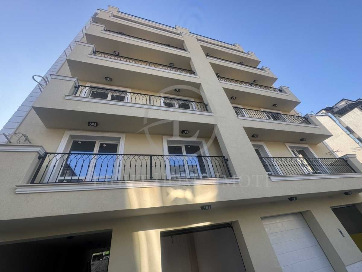 Продава се Двустаен апартамент в Пловдив, Център - 72 кв.м за 2562 €/кв.м - Снимка #9