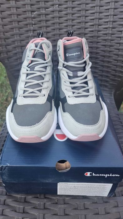 Нови маратонки Champions