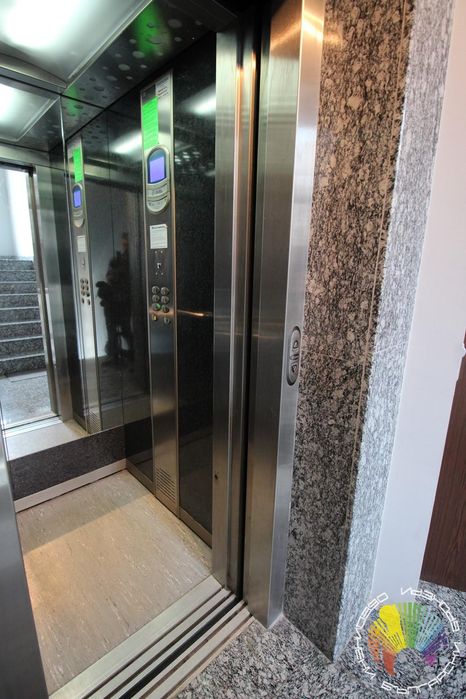 Дава се под наем Двустаен апартамент в Бургас, Център - 83 кв.м за 459 € - Снимка #13