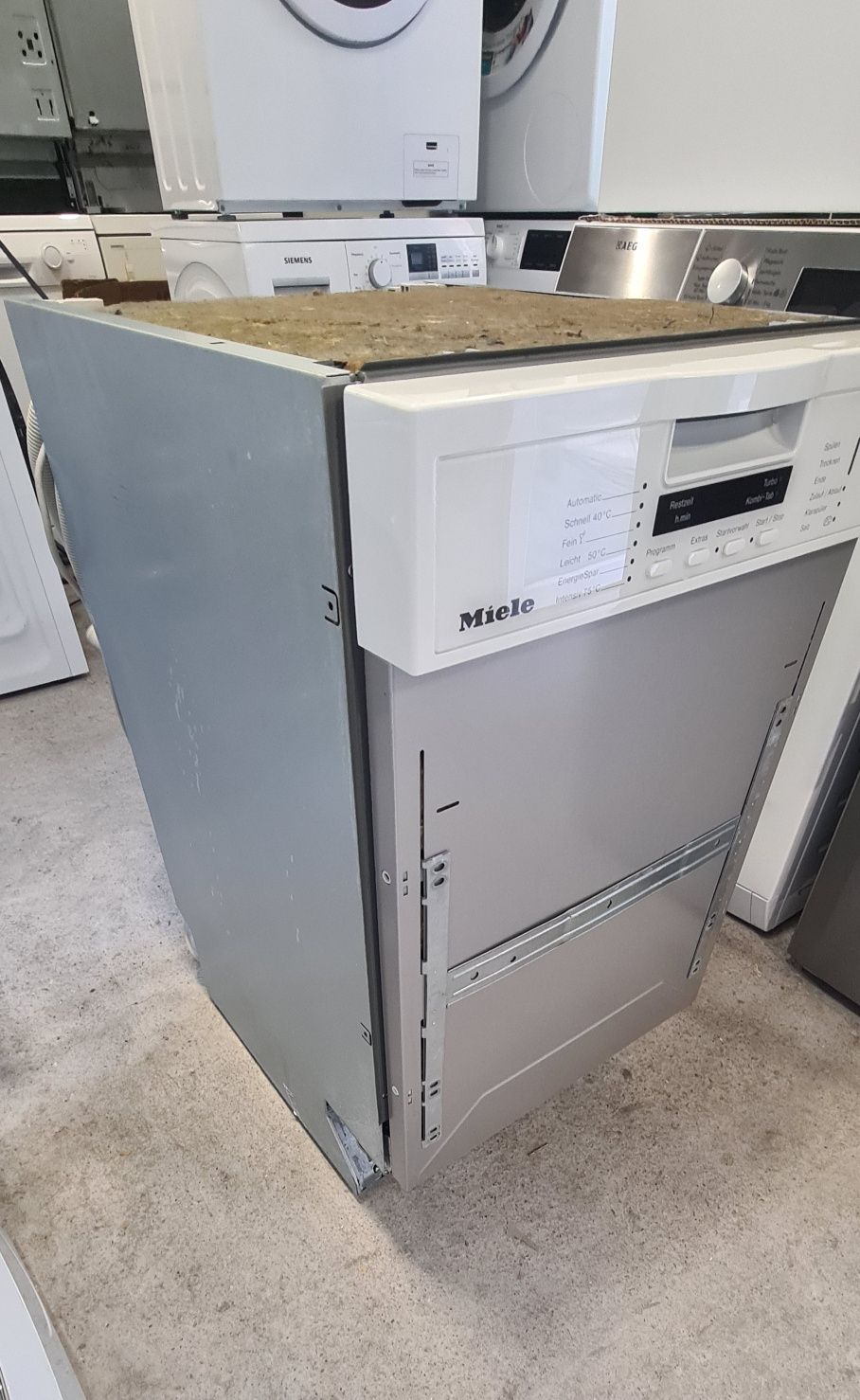 Съдомиялна за вграждане 45см  MIELE  1202 SCi