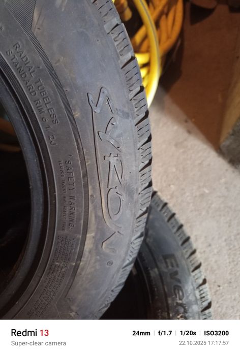 Зимни гуми 2 броя.