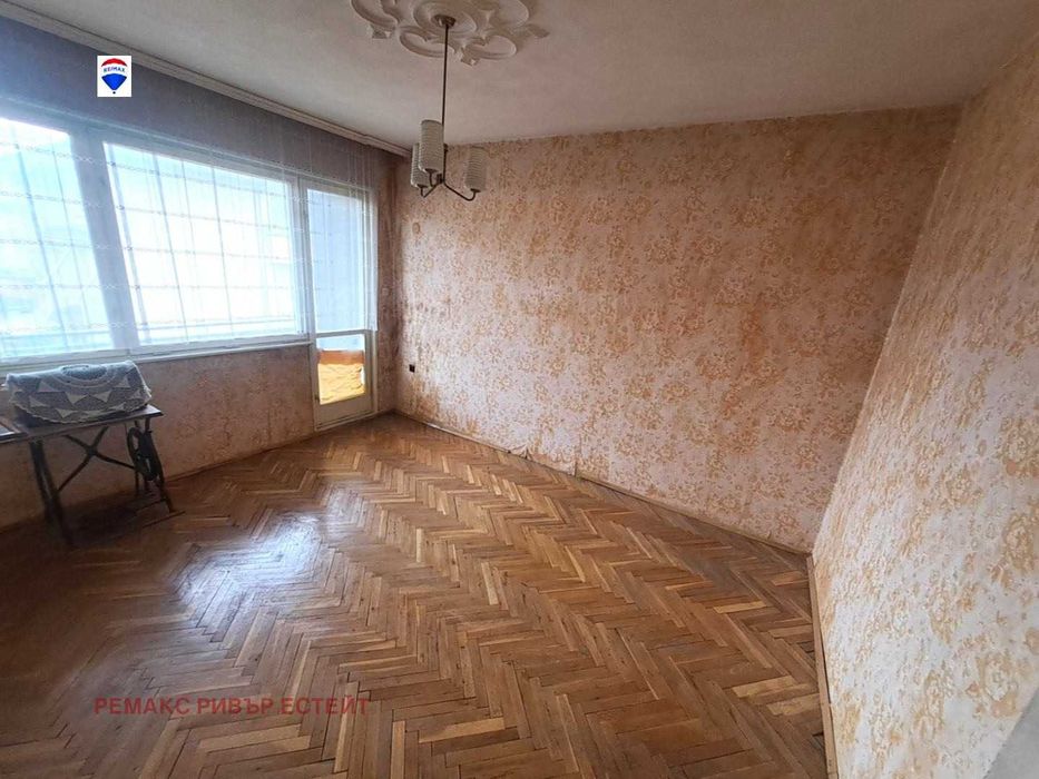 Тристаен апартамент е Центъра