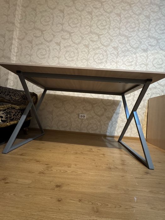 Продам 2 стола срочнр