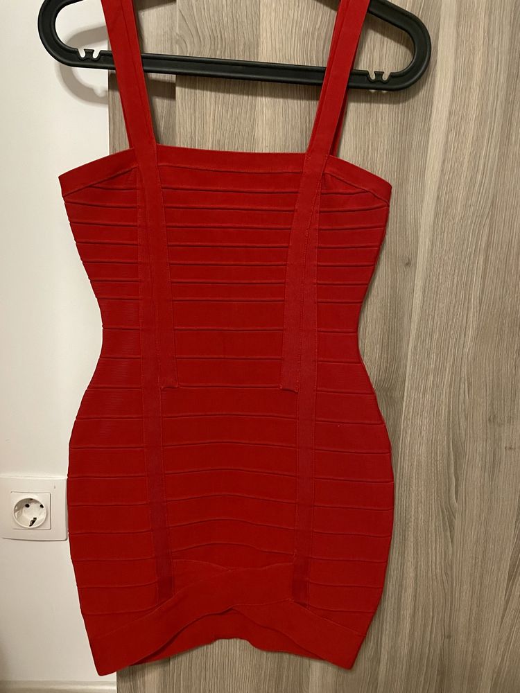 Рокля Herve Leger Alessa Avin Bershka Shoeaquarium Barcode