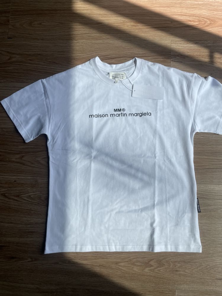 Maison Margiela тениска бяла Л размер