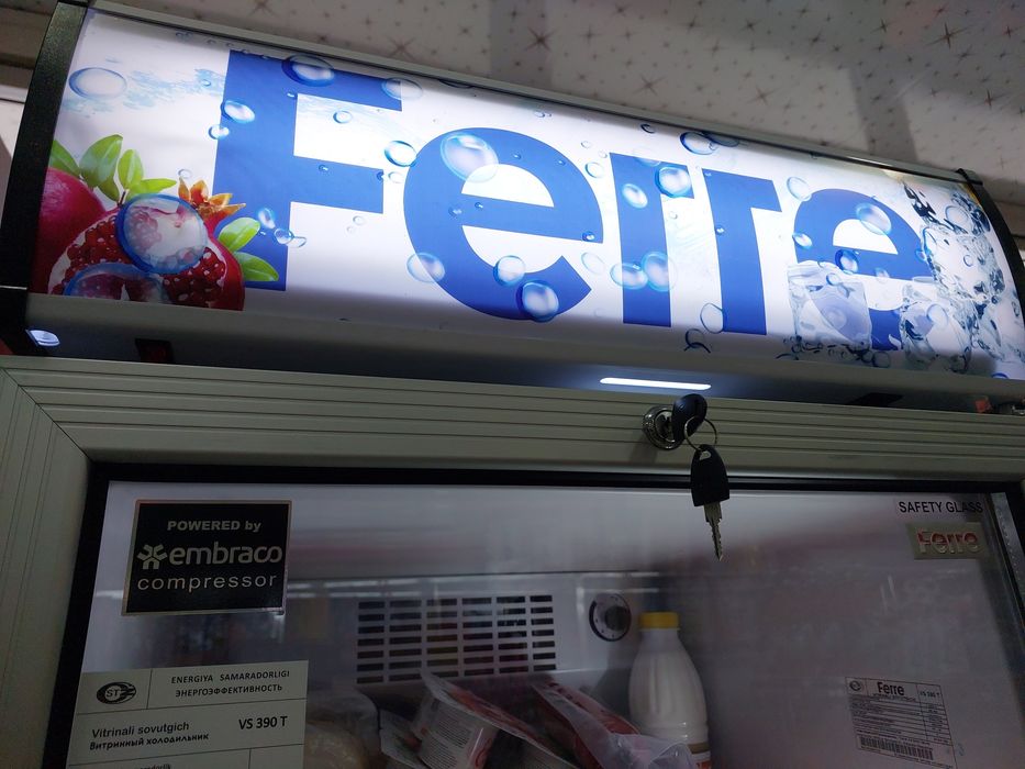 FERRE Vitrina xaladilnik Xolati Yangi