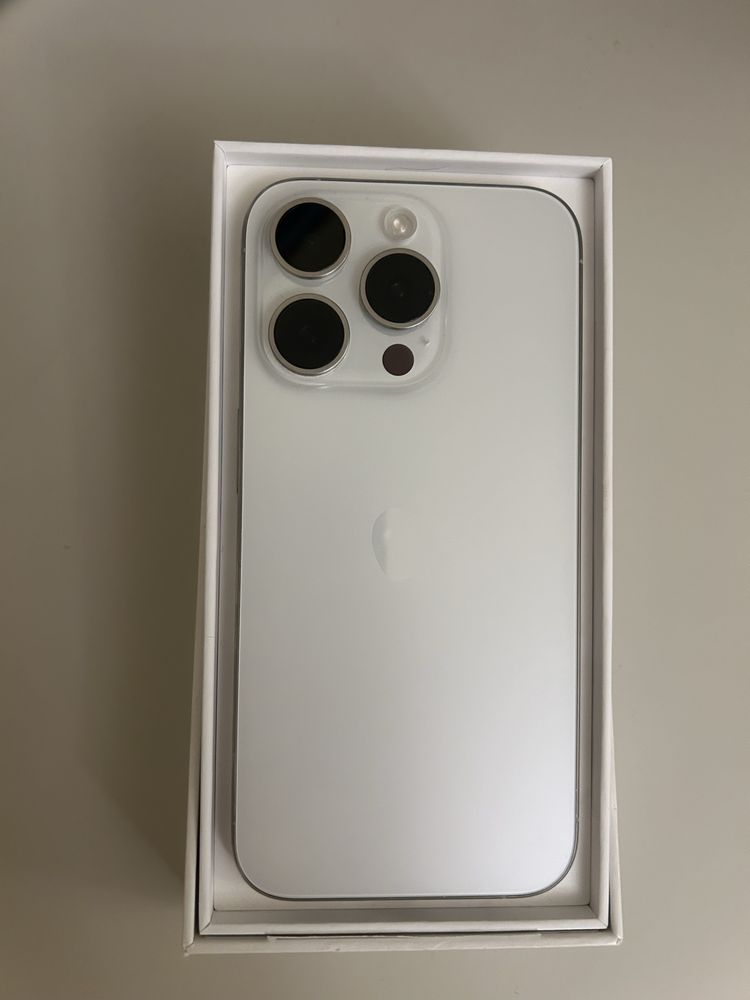 Vand Iphone 15 pro 128gb neverlocked - aspect ca nou