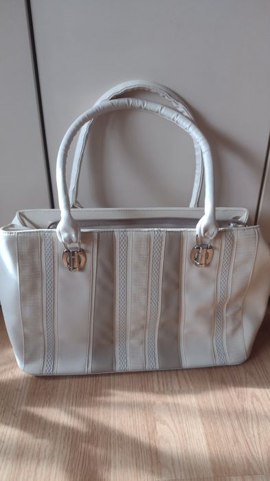 Дамска бяла чанта