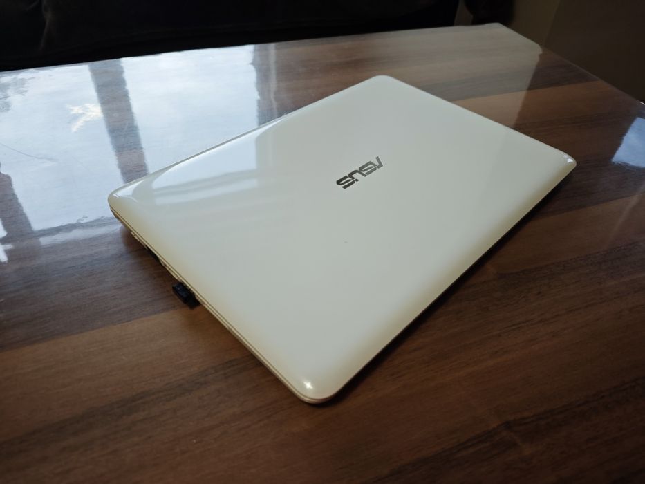 Laptop Лаптоп ASUS 14 inch Е 402М 500 HDD+SSD бял