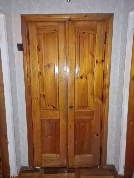 Продам двери 6 шт. из чистого дерево