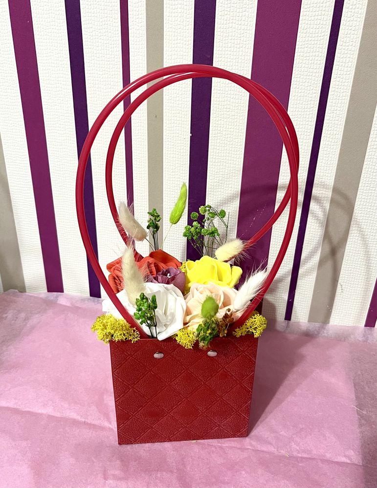 Чантичка с цветя за подарък