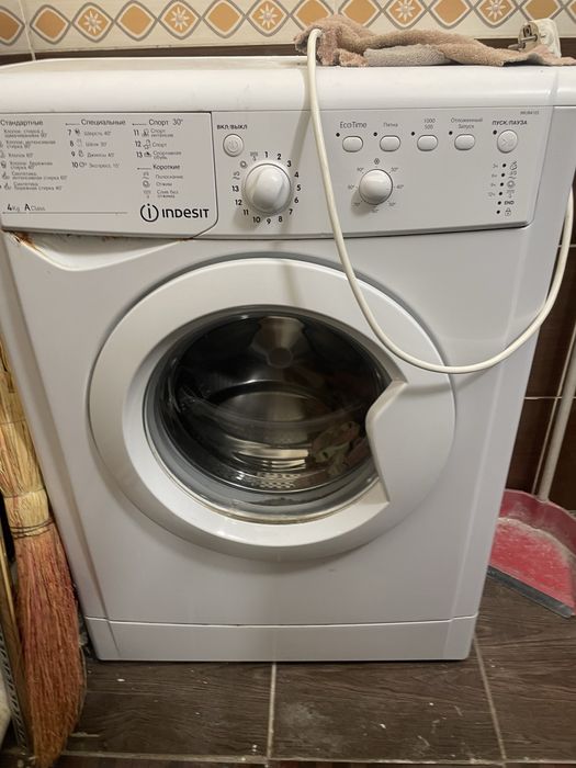 Продаю стиральную машину Indesit 4 кг — подключай и стирай,