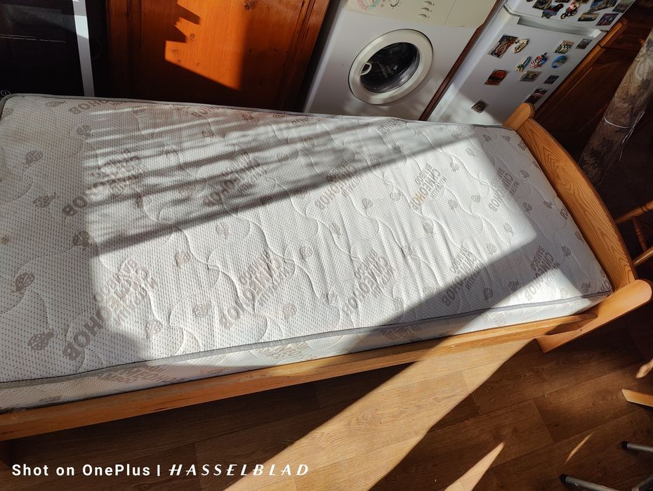 Легло единично креват с матрак от масивно дърво за един човек