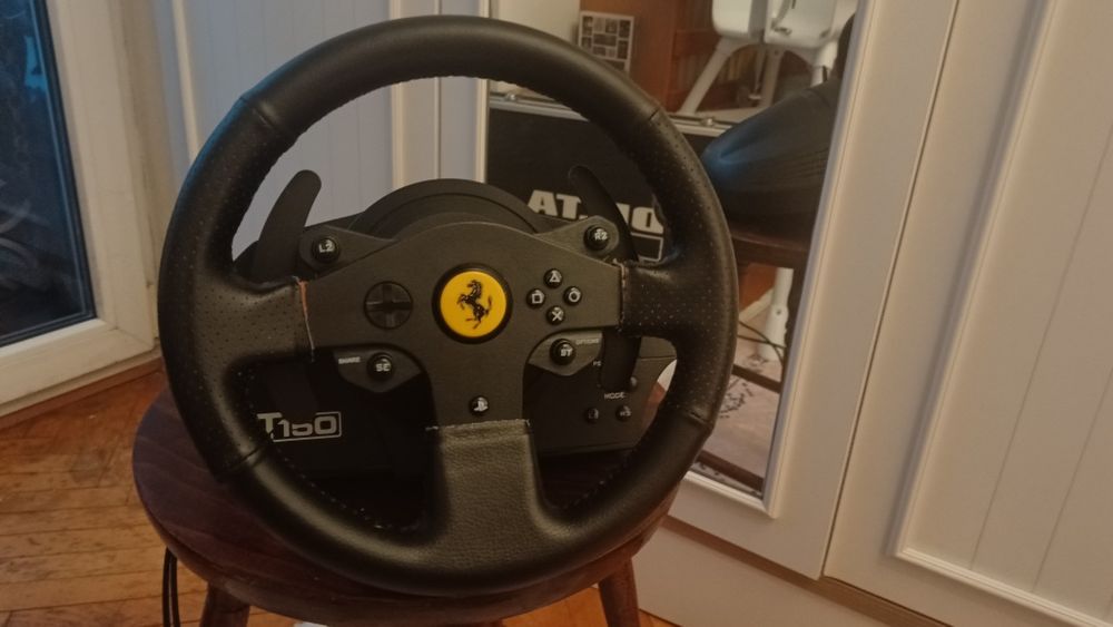 Къстъм волан естествена кожа Thrustmaster T150 Ferrari/ Pro