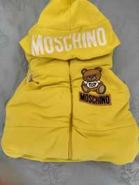 Vesta bebe si bluza moschino