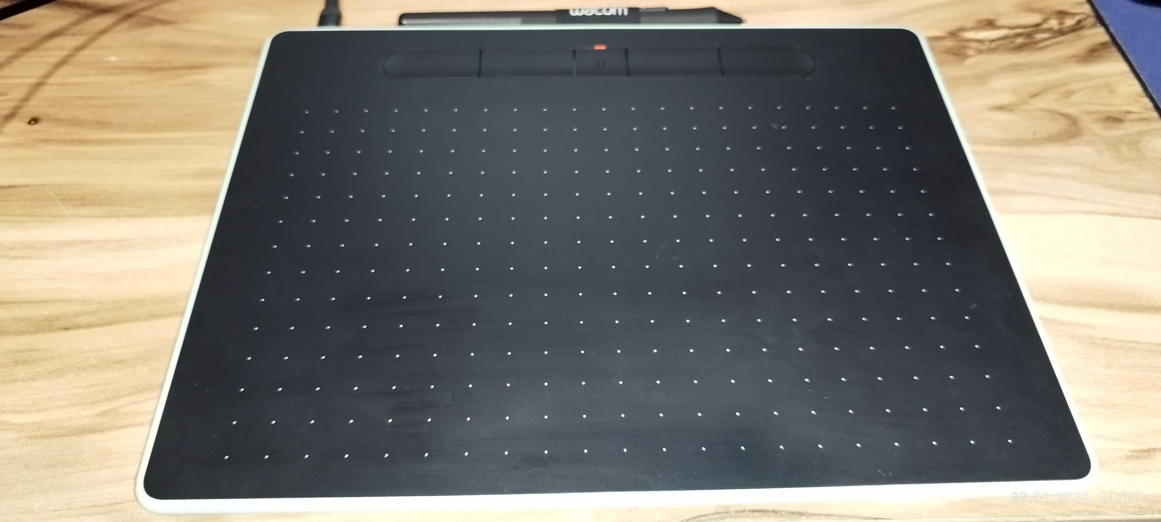 Продавам таблет Wacom Intuos M (CTL-6100WL)