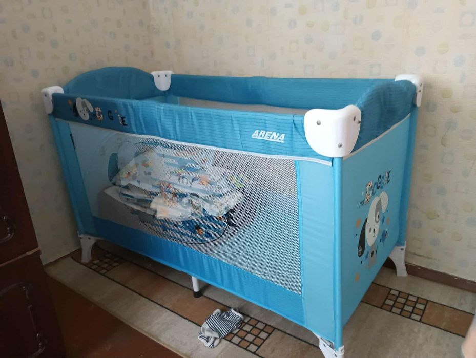 Преносима бебешка кошара в отлично състояние