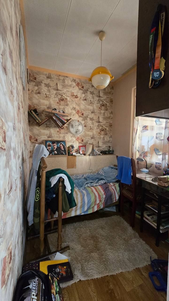 Продаётся Чиланзар 19 2комн. Зеркалка.