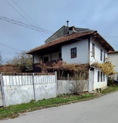 Къща в Ловеч, област-с.Терзийско площ 100 цена 33234