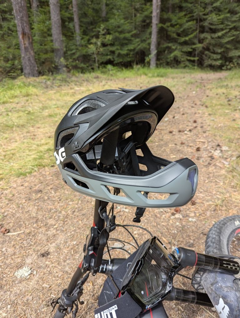 Каска TSG L размер, нова (mtb)