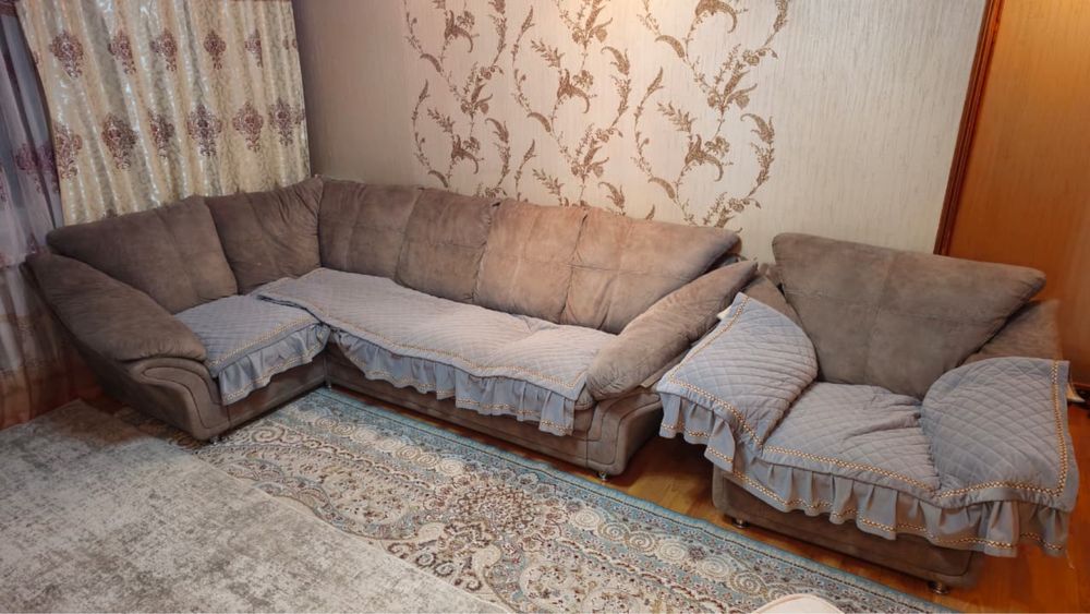 Диван с креслом идеальный.