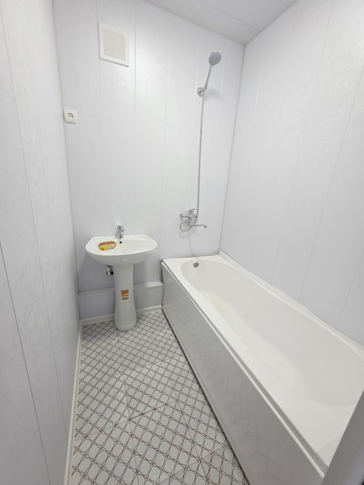 Паворот Квартира Сотилади