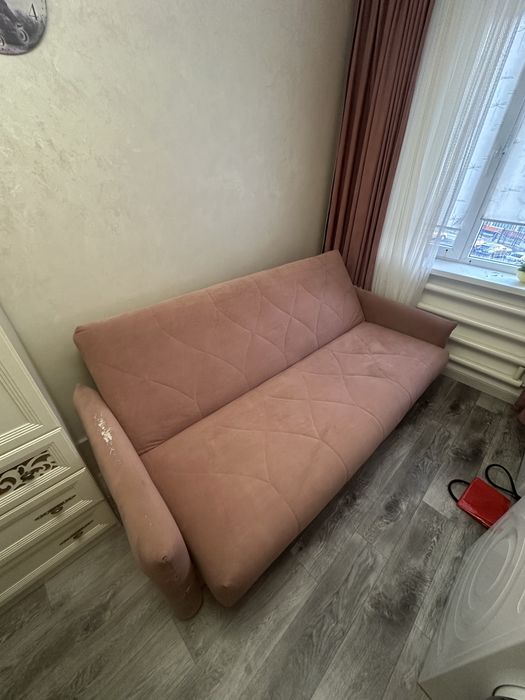 Диван розовый только самовывоз