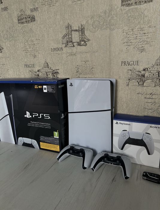 Продам (или обменяю на ноут) почти новый Sony PlayStation 5 slim 1tb